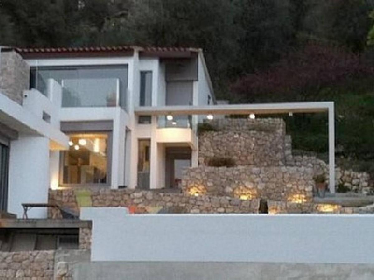 Villa Amazing Modern In *